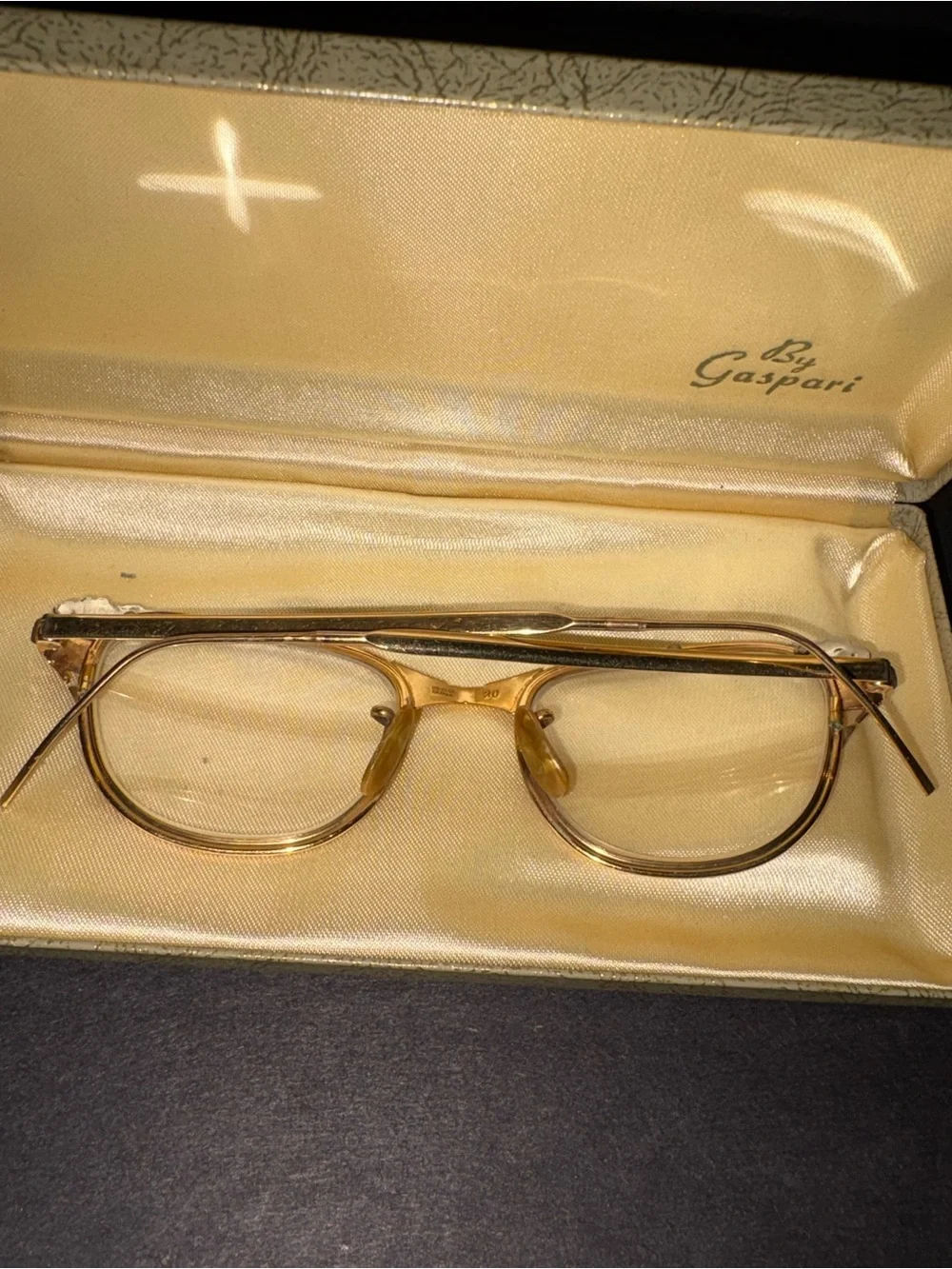 N/A elegant gold